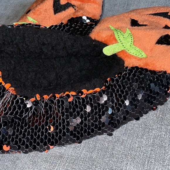 Hyde & EEK! Boutique Pumpkin Flip Sequin Pull-On Slipper Socks with Grippers - Picture 8 of 10